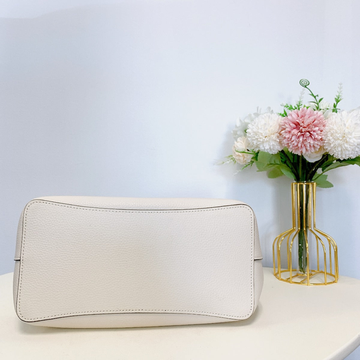 Coach 91122 Town Bucket Leather Shoulder Crossbody Bag In Chalk Light Saddle Coach 91122 Town Bucket Leather Shoulder Crossbody Bag In Chalk Light Saddle